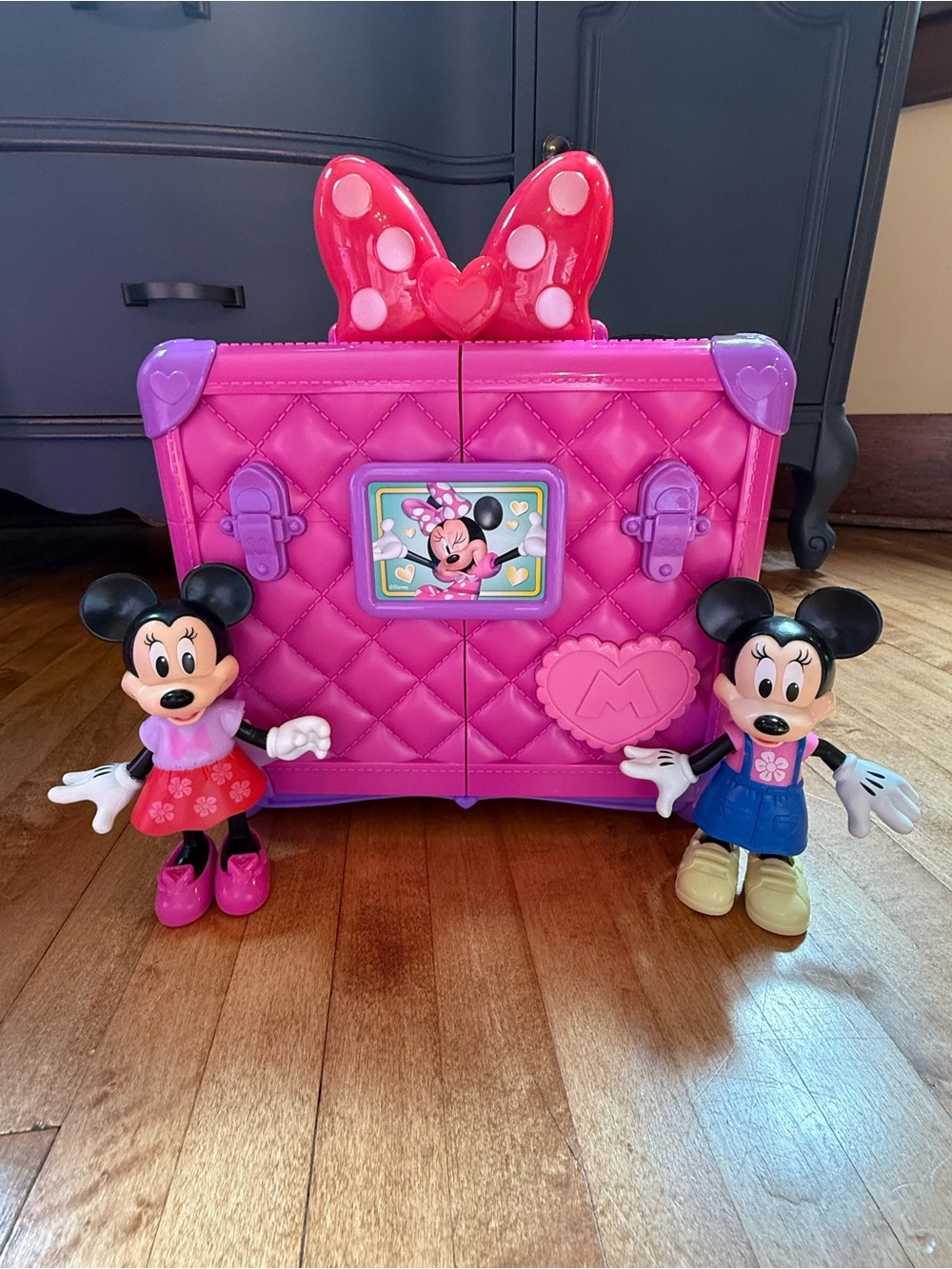 Disney Minnie Mouse Dress Up Pink Carry Case Playset with Bow and Figures